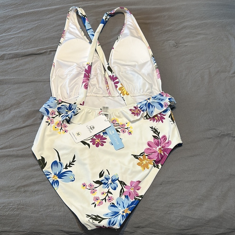 Cupshe one piece swimsuit - Picture 3 of 5